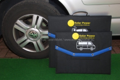 Solartasche 120Wp und Solartasche 180Wp vor dem Vorderrad